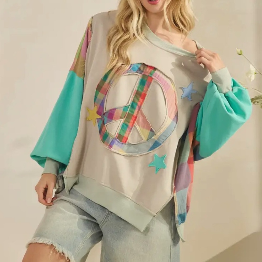 NWT SAGE & FIG Patchwork Peace Sign Plaid Sleeve
Sweatshirt SPEARMINT MULTI